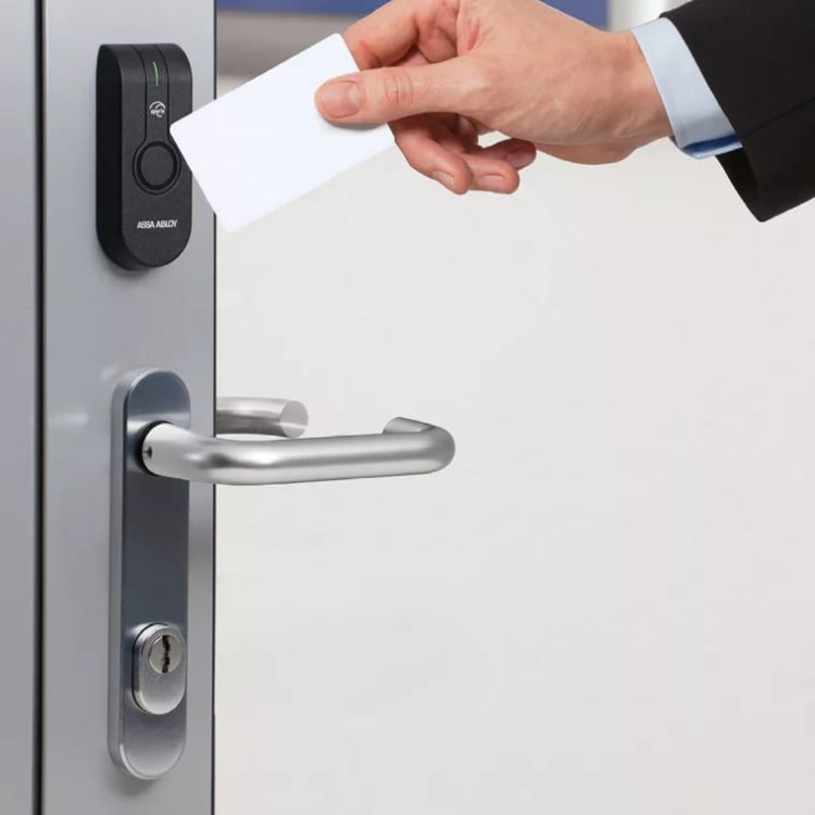 Aperio L100 Electronic lock_card-1 kopia.jpg